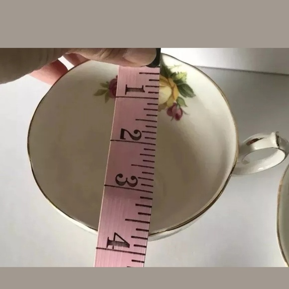 Queen Anne Manor Roses Teacup & Saucer - Picture 6 of 8